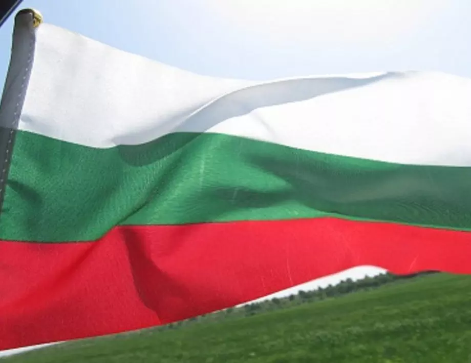Община Асеновград осигурява безплатни знамена в Деня на будителите