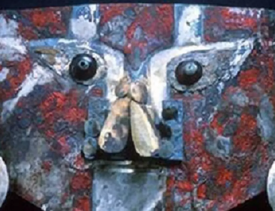 Боя върху древна маска от Перу съдържа човешка кръв