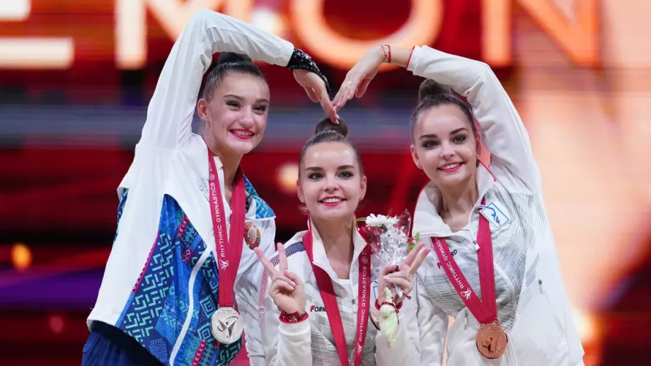 Русия и Италия поделиха медалите при уредите на ансамблите