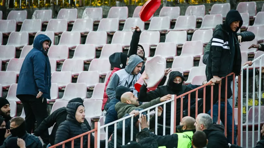 Феновете на Локо (Пд) излязоха с версия за мелето с ЦСКА, зададоха въпроси