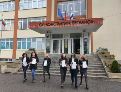 Над 100 учители в Бургас получиха отличия за старт в кариерата