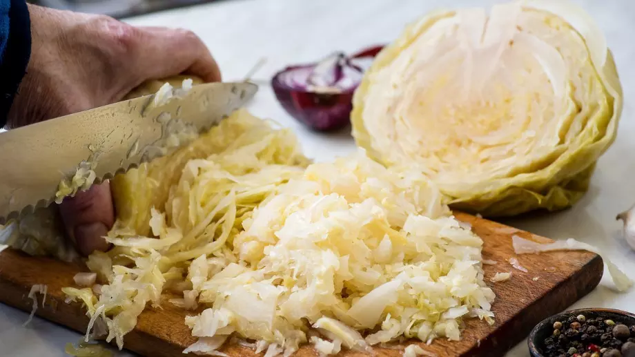 Здравословно ли е киселото зеле?