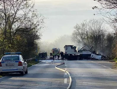 Шофьор загина при взрив на цистерна след катастрофа край Велико Търново