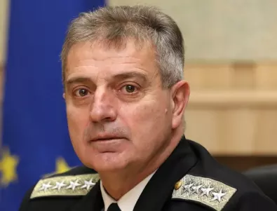 Адмирал Ефтимов разтревожен за модернизацията на армията ни