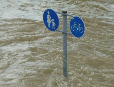 Нови наводнения в Черноморска Турция затвориха пътища и училища 