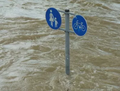 Потоп в Хонконг: От 140 години насам такъв дъжд не е имало (ВИДЕО)