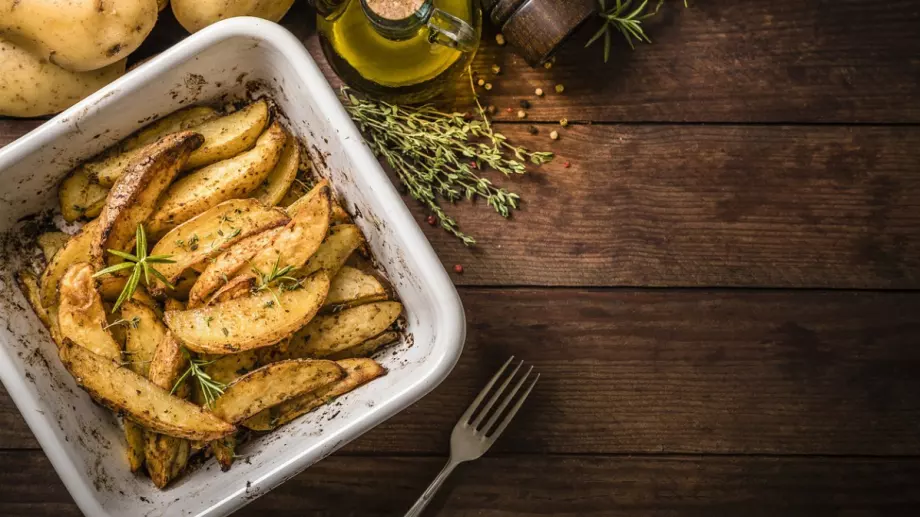 Печени картофи, подправени с куркума и къри - Няма да повярвате колко са вкусни