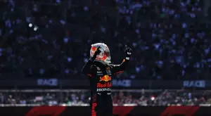 Верстапен докосва световната титла след сладка победа над Хамилтън в Мексико