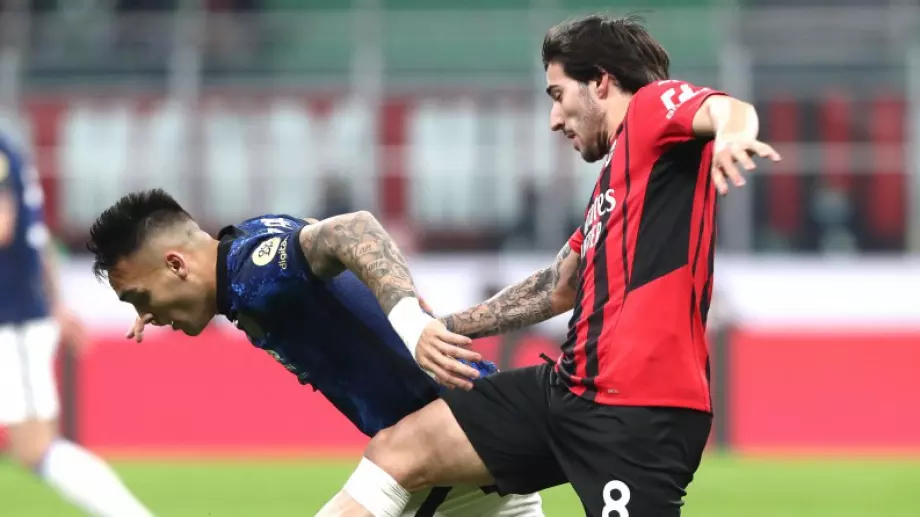 Милан и Интер не се победиха в луд мач с две дузпи за "нерадзурите"