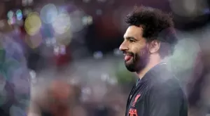 Как реагира Салах, когато си помисли, че репортерка тръгва да го целува след мач? (ВИДЕО)