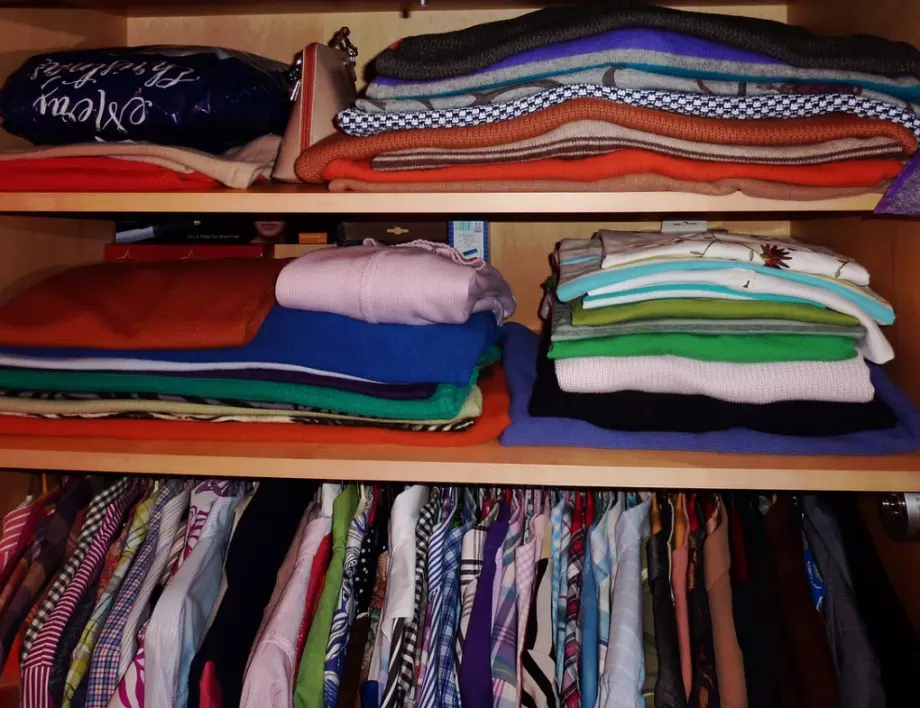 7 удобни решения как и къде да съхранявате дрехи в малкото жилище
