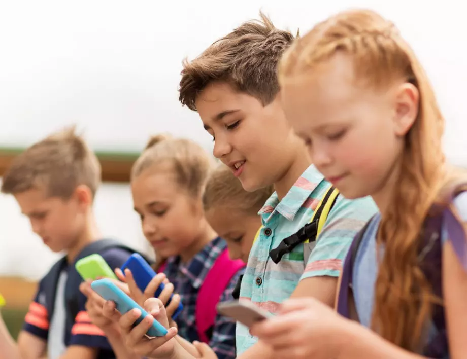 Споделят ли децата ни твърде много онлайн?