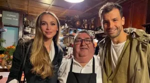 {{ otherArticle[0].article.title }}