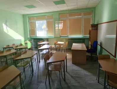 Учениците в Гърция се връщат присъствено на училище