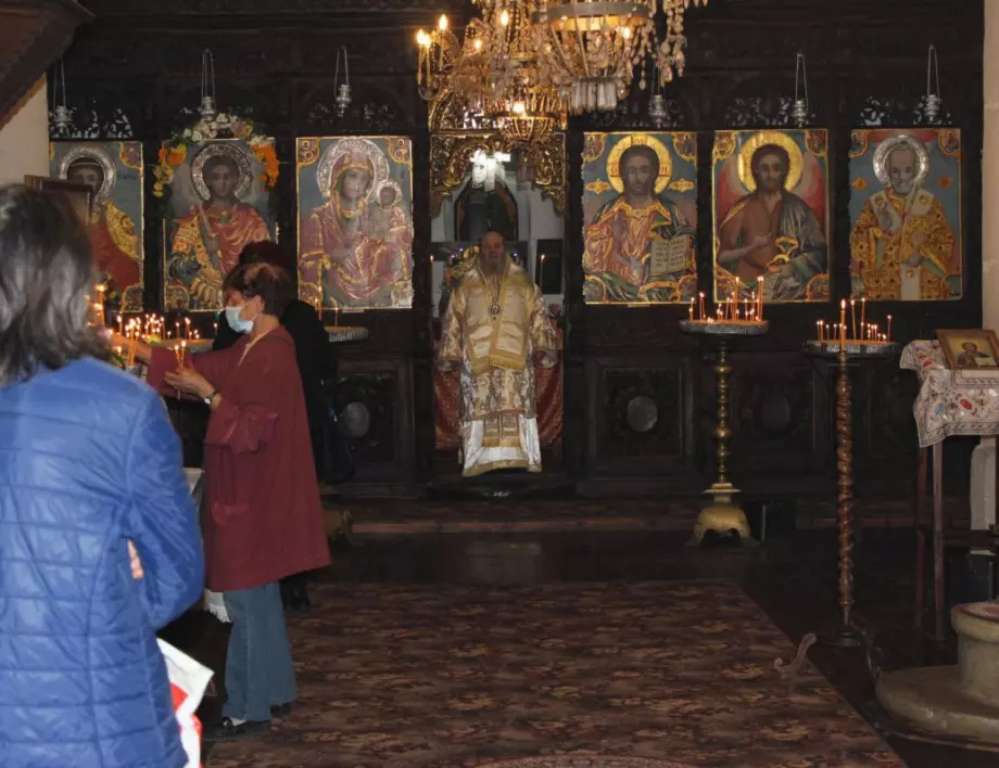 Църквата "Свети Архангел Михаил" в Трявна отбеляза днешния празник