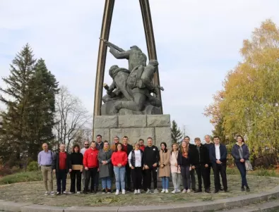 Десетки социалисти подкрепиха инициативата на Весела Лечева за обновяване на парк