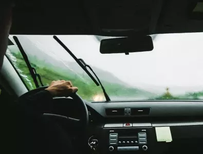 Най-бързият начин да спрем замъгляването на стъклото в колата!