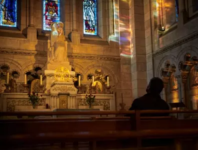 Ватиканът: Транссексуалните са в грях, но могат да бъдат кръстени  