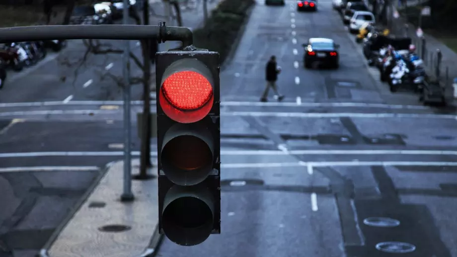 Червената лампичка на 3 зодии трябва да светне - грози ги опасност!