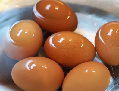 Трик, с който бързо да обелиш сварените яйца
