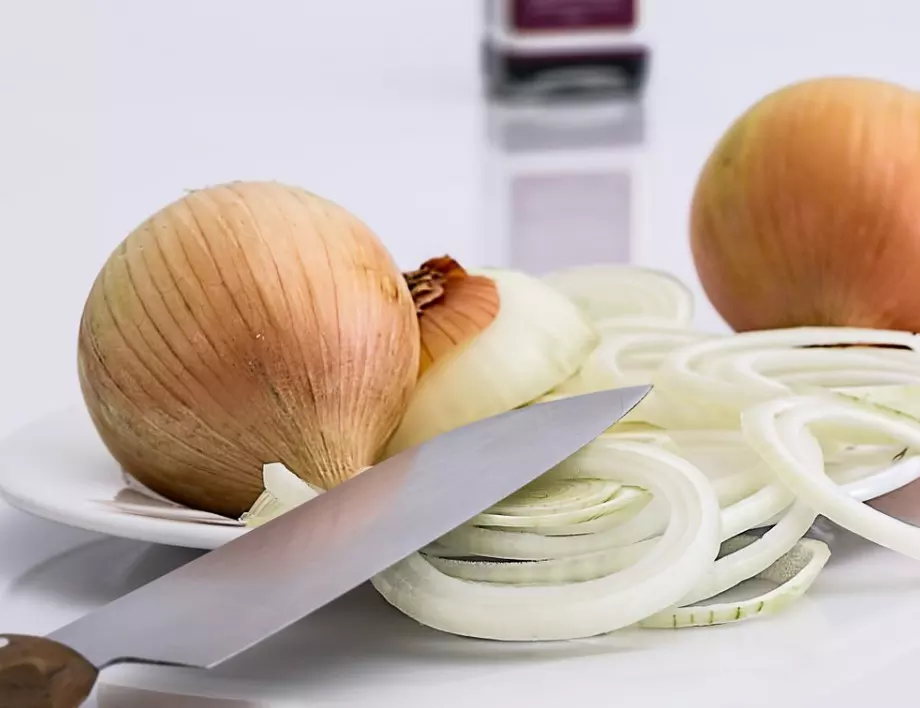 Край на сълзите, докато режем лук, с тези прости хитрини