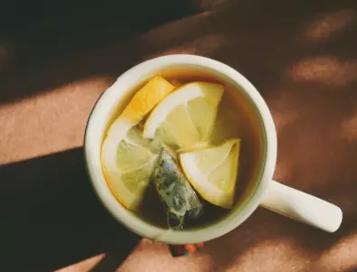 Лекар разкри кога чаят с лимон е вреден