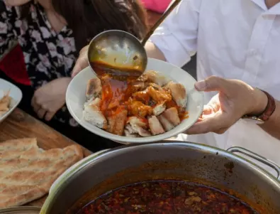 Община Бургас ще продължи да помага на нуждаещите се с топла храна