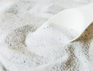Ако изперете бяло пране с прах за цветно – ето какво ще се случи