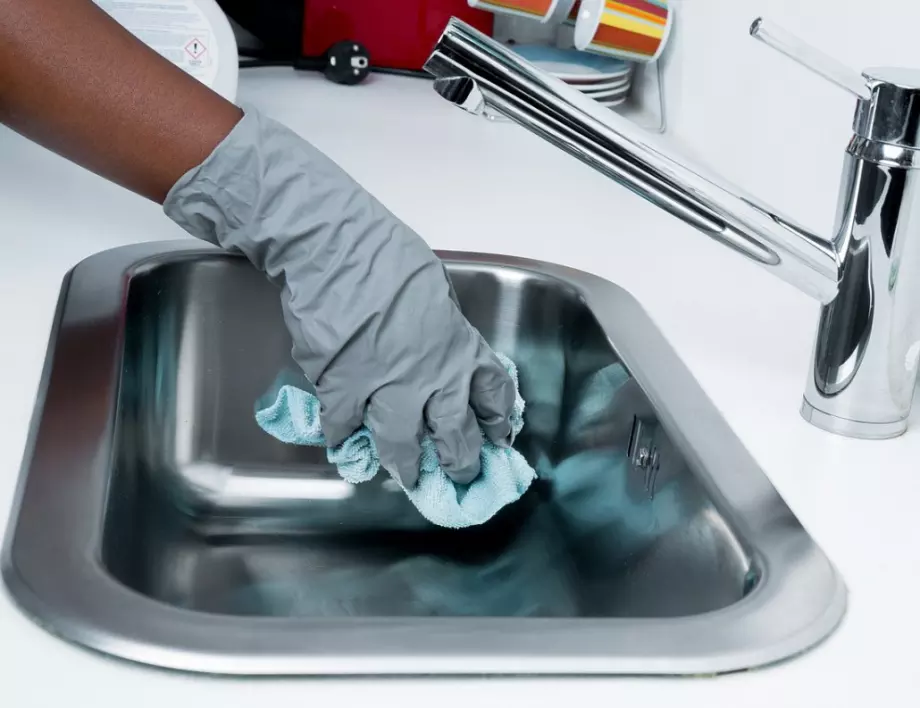 Защо умните домакини слагат брашно в мивката?