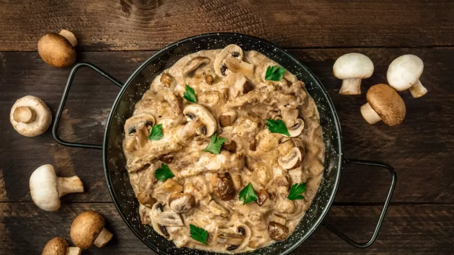 Бърз, лесен и вкусен гъбен пастет с лук и моркови