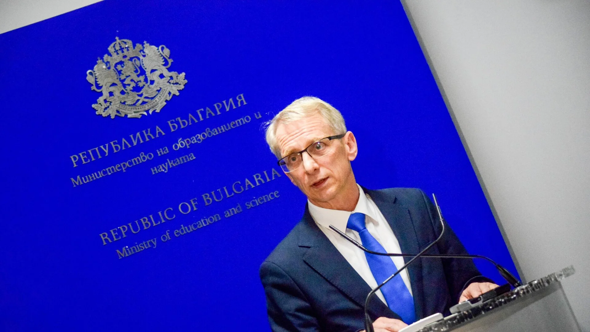 Принуждава ли МОН университетите да прекратят отношенията си с руски учебни заведения?