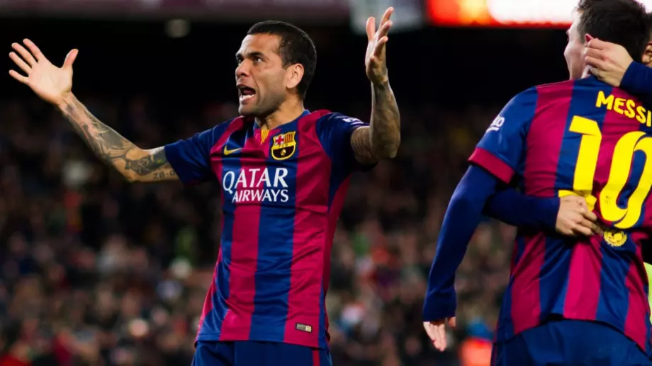 "Sport": Дани Алвеш е първото ново попълнение на Барселона в ерата "Шави Ернандес"
