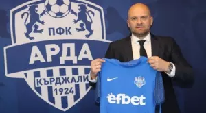 {{ otherArticle[0].article.title }}