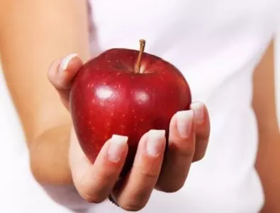 Лекар разкри кой НЕ трябва да яде ябълки с кората
