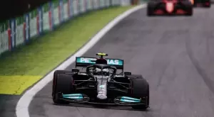 Мерцедес ликува: Ботас подчини Верстапен, а Хамилтън помете 15 болида (ВИДЕО)