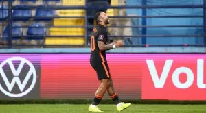 {{ otherArticle[0].article.title }}