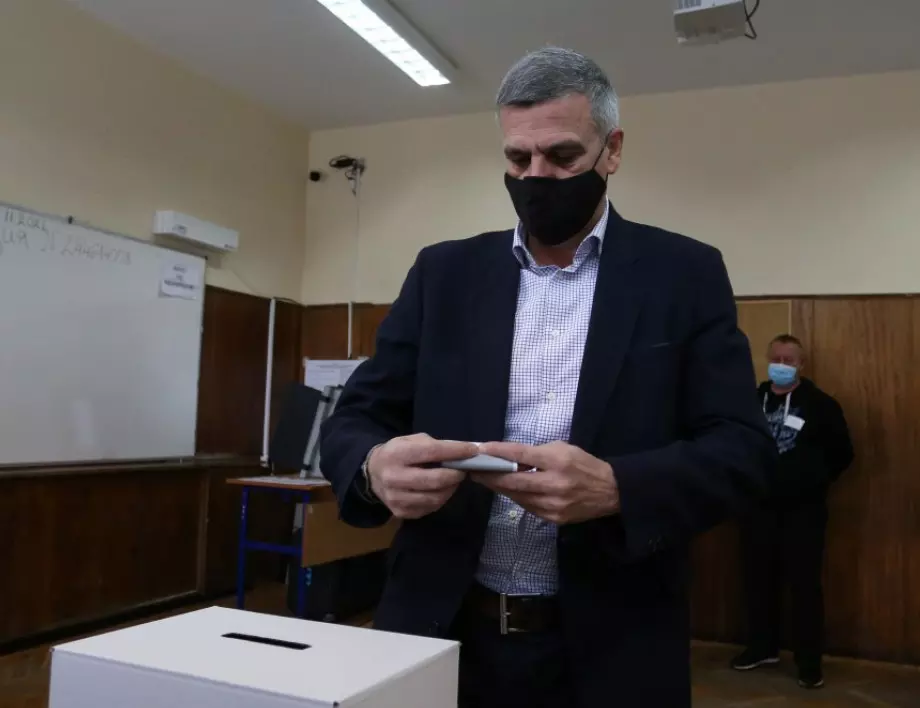Стефан Янев: Машинният вот е сигурен