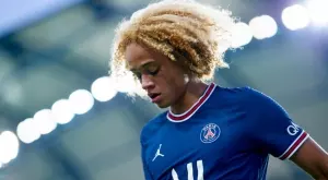 ВИДЕО: Съотборници карат един от най-големите футболни таланти да... им чисти бутоните