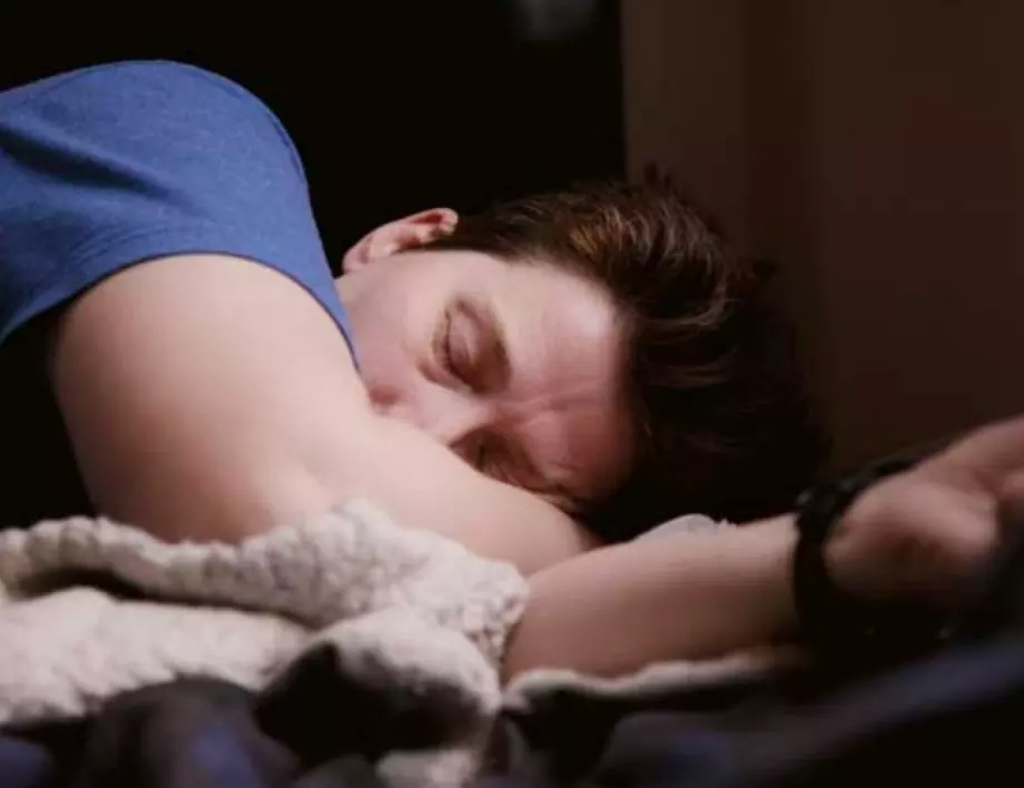 НИКОГА не правете тези 6 неща, преди да заспите, ще имате лош сън