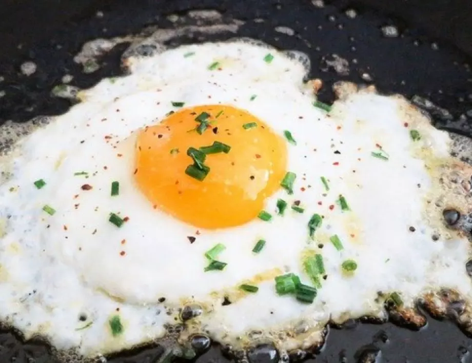 Готвач разкрива как пържените яйца да стават винаги като за ресторант