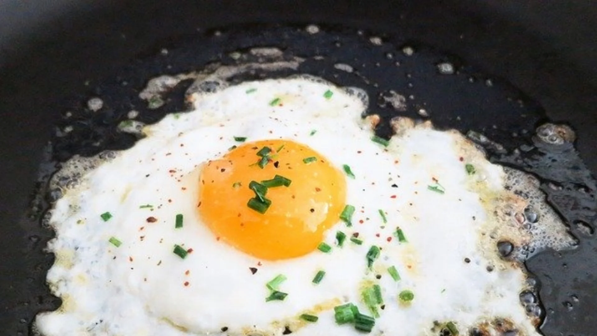 Пържени яйца - никога НЕ ги яжте с тези 5 храни
