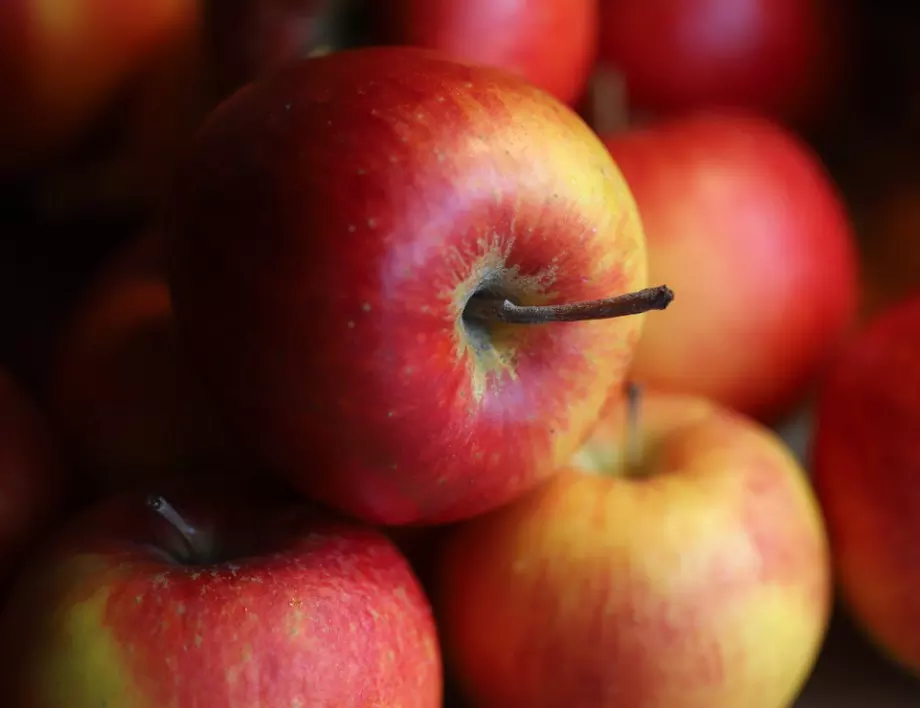Кой и защо НЕ трябва да яде ябълки?
