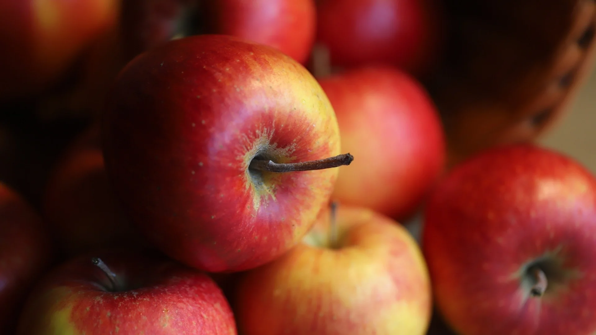 Какви витамини има в ябълката?