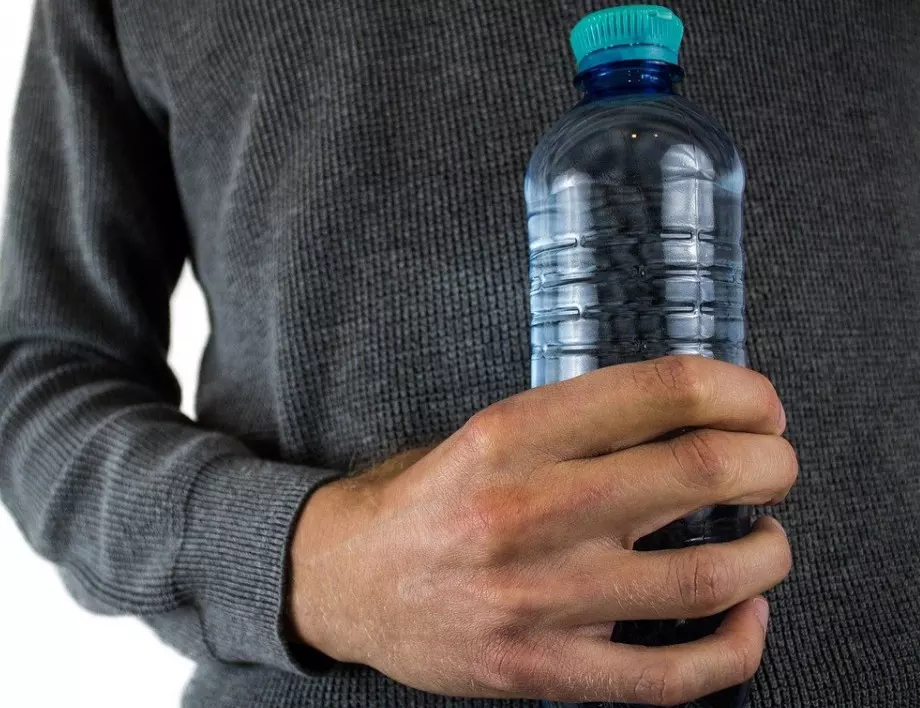 Пластмасовата ти бутилка може да те разболее