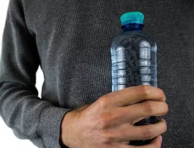 Ето как бутилираната вода може да ви спаси при природно бедствие (НЕ само за пиене)