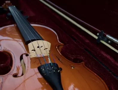 Музикант забрави цигулка за 80 000 евро във влак