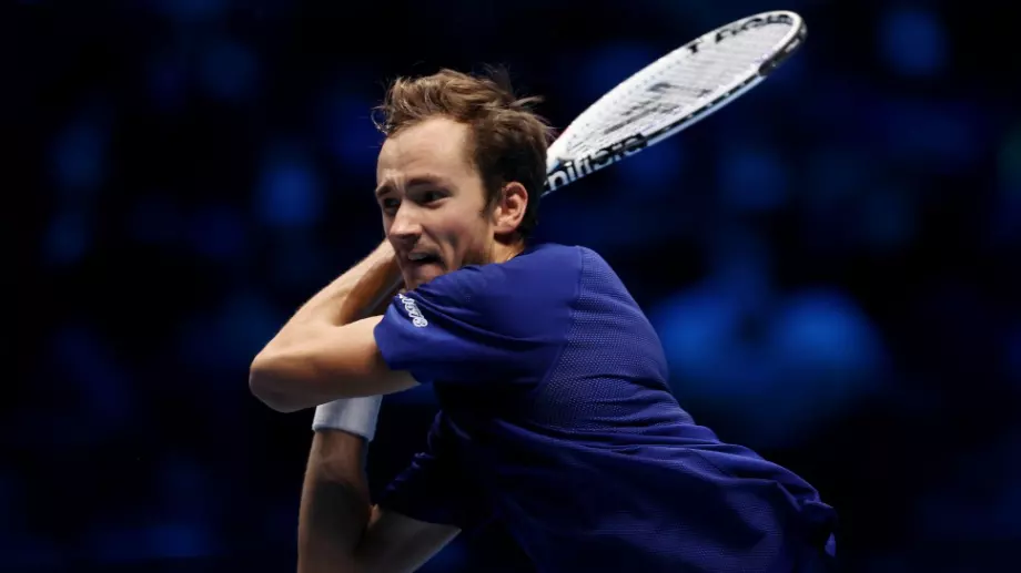 Безпощаден Даниил Медведев не остави шанс на Рууд и вече чака Джокович или Зверев на финала на ATP