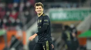 Томас Мюлер нахъсва Байерн Мюнхен срещу Барселона