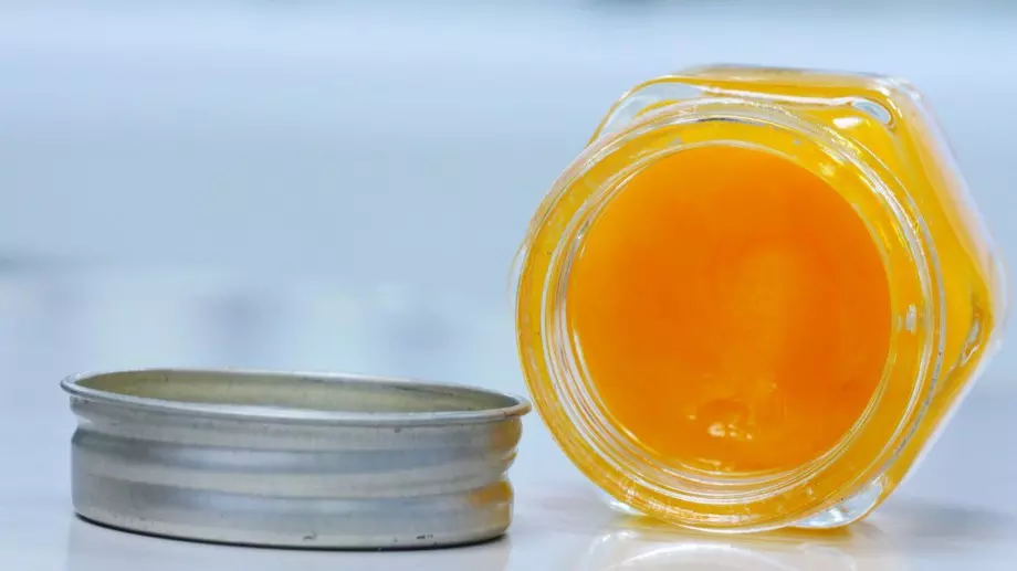 Домашният мехлем с мед, който лекува болки в ставите