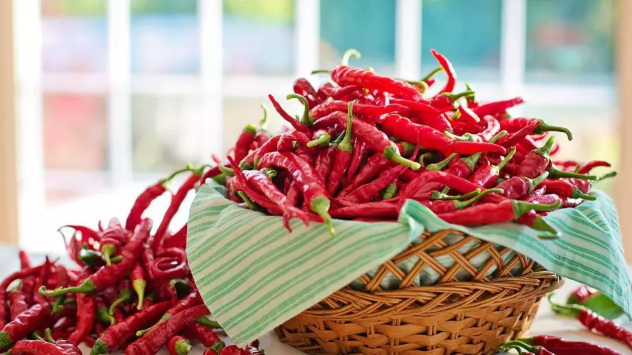 Домашно масло от люти чушки, излекува болките в ставите от първото мазане